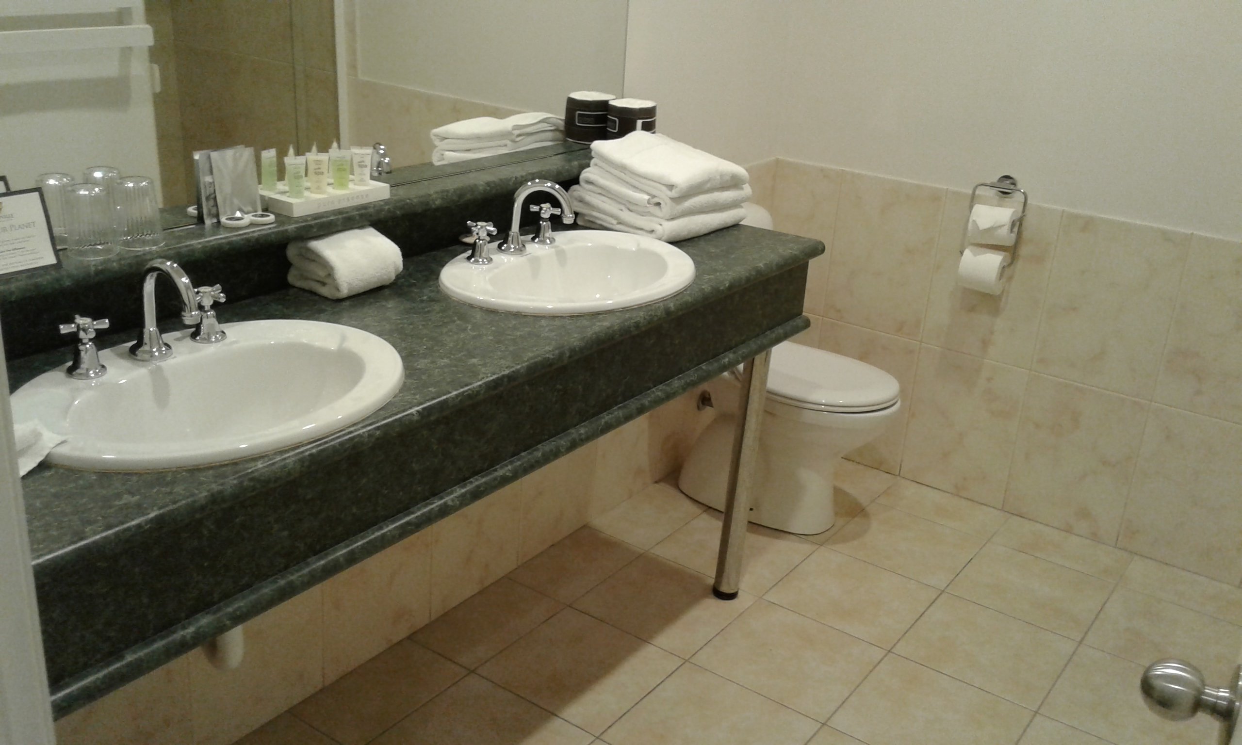 Rowville International Hotel-浴室