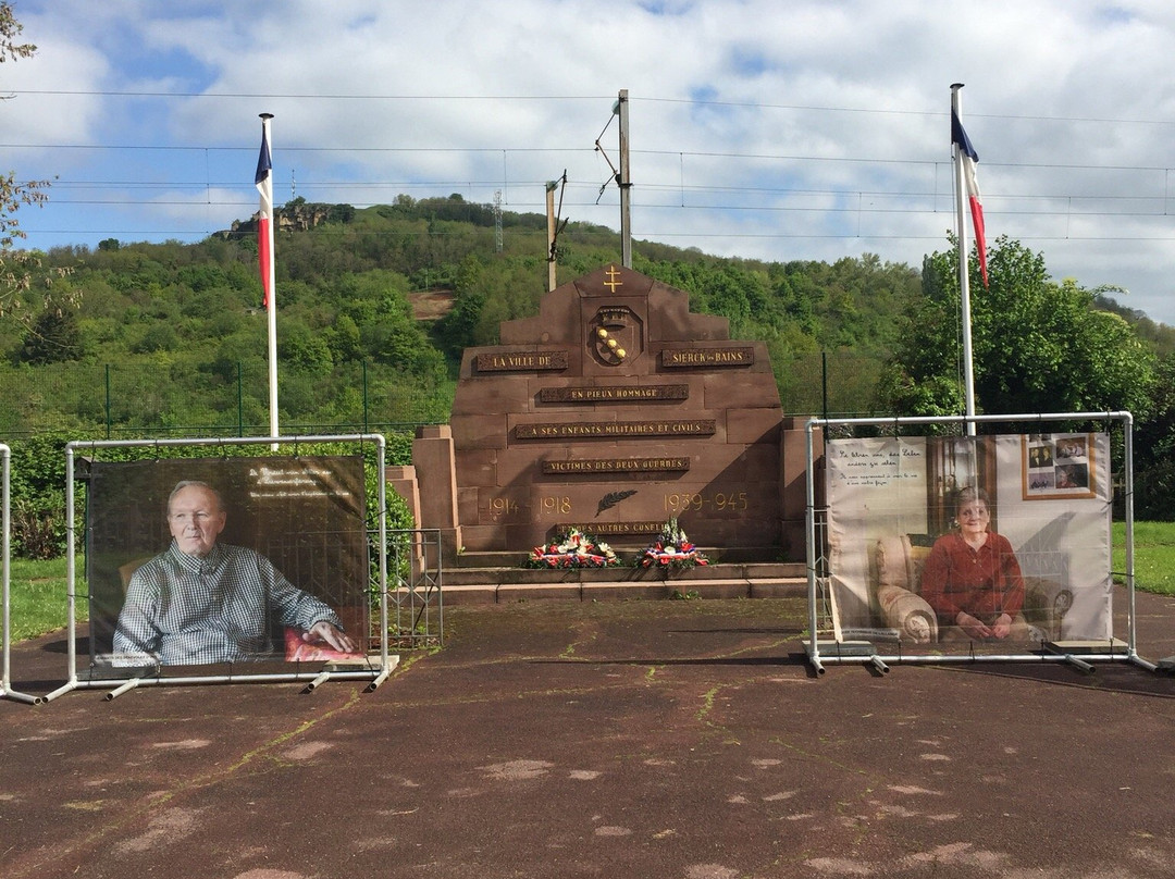 Monument aux Morts De La Guerre 14-18 et 39-45