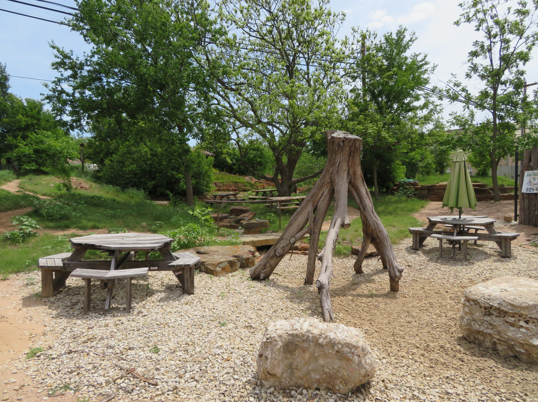 J. Waddy Bullion Gardens-Goldthwaite必去景点