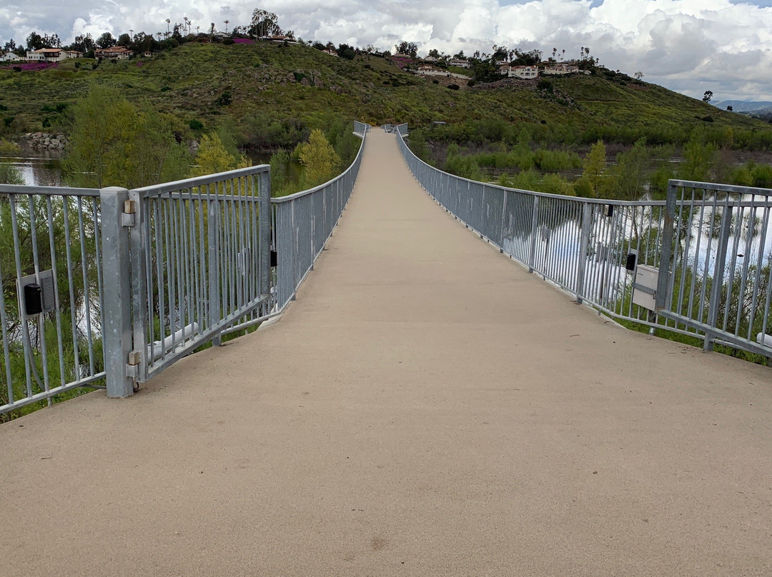 Lake Hodges Pedestrian Suspension Bridge景点图片