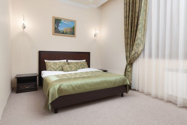 Versailles Hotel主图