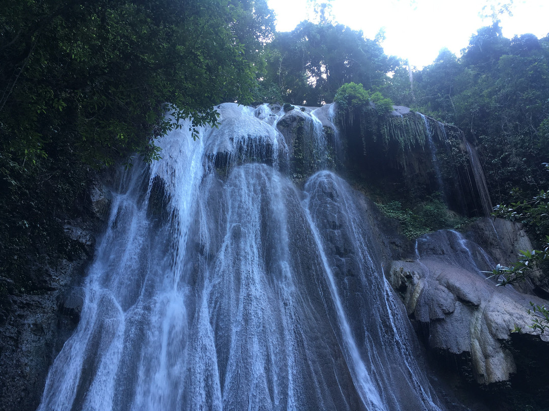 Batanta Waterfall景点图片