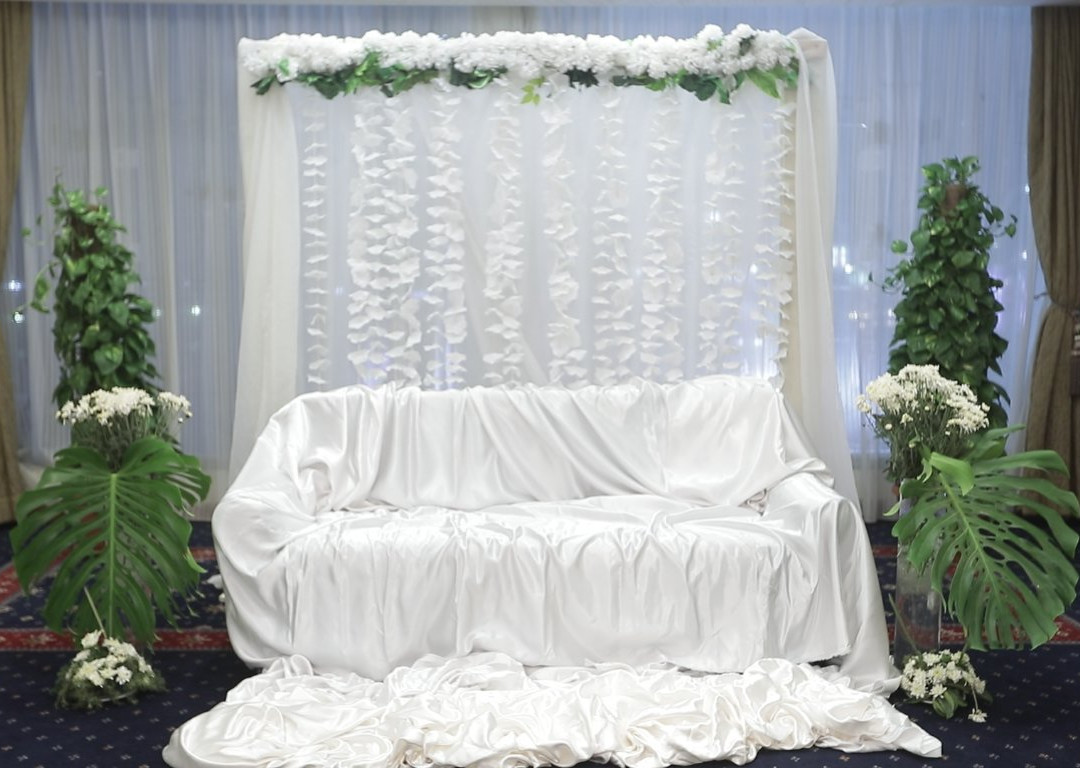 亚历山大浪漫克尼奇酒店主图