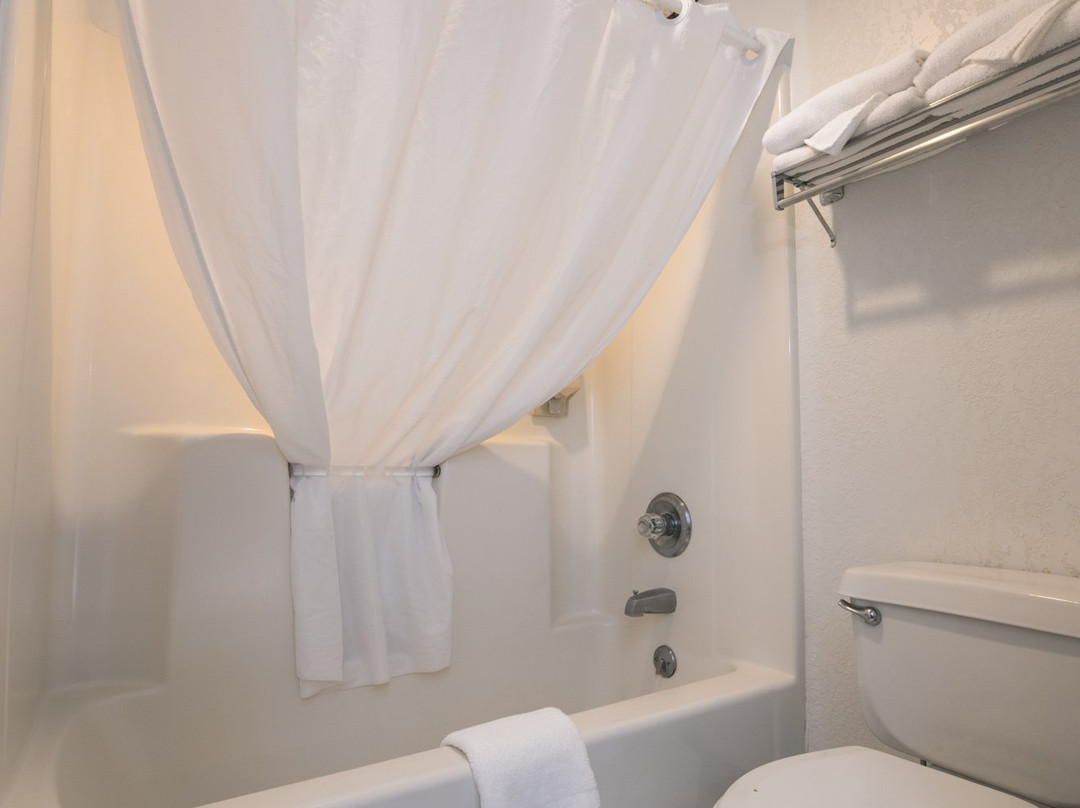 Crossroads Inn主图