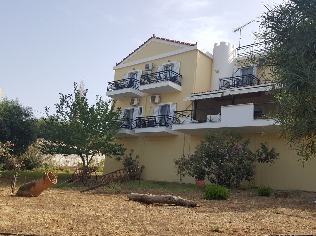 Iris Beach Hotel主图