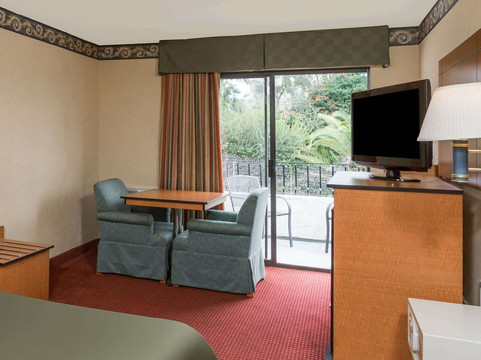 Travelodge by Wyndham圣克莱门特海滩酒店主图