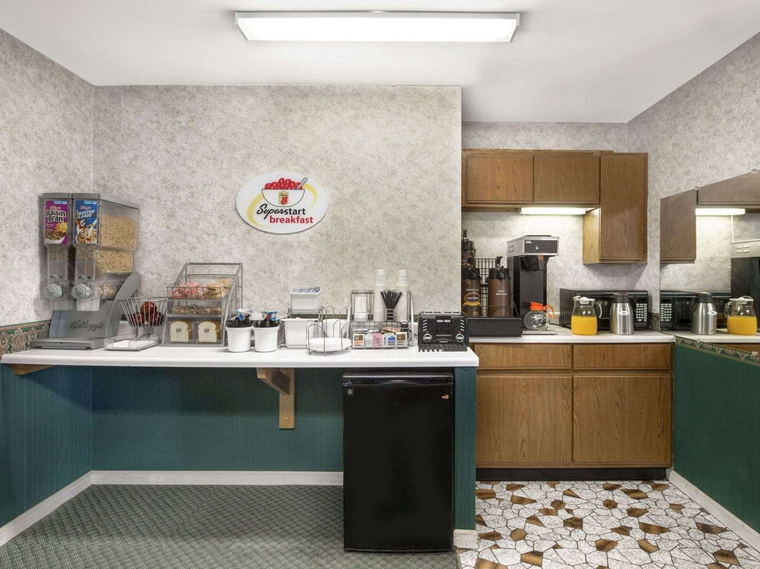 Super 8 by Wyndham Taylorville IL主图