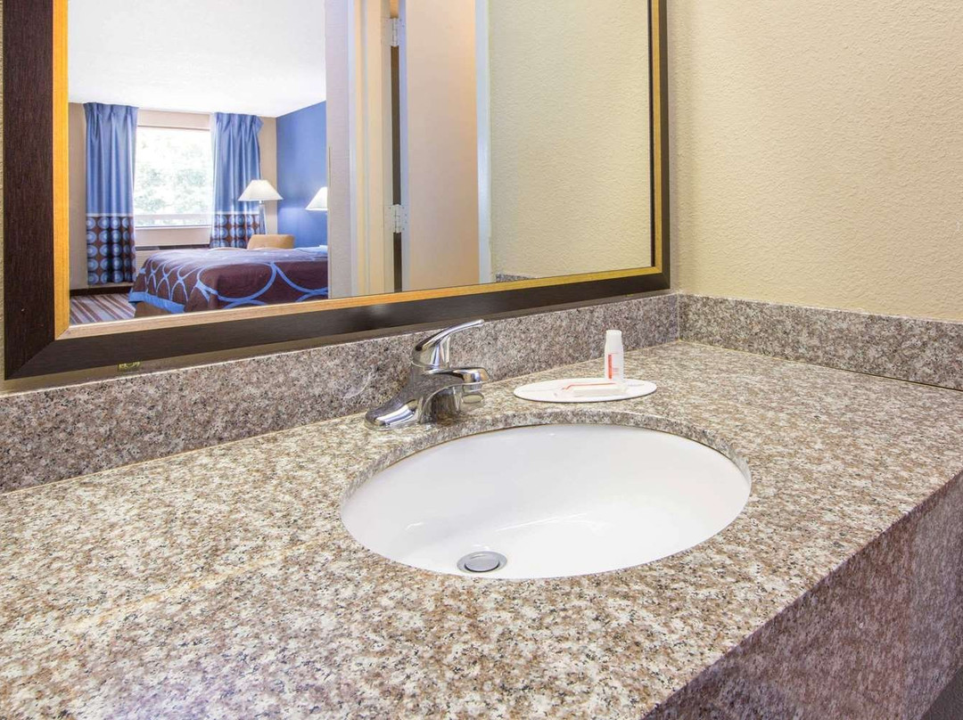 Super 8 by Wyndham Dothan主图