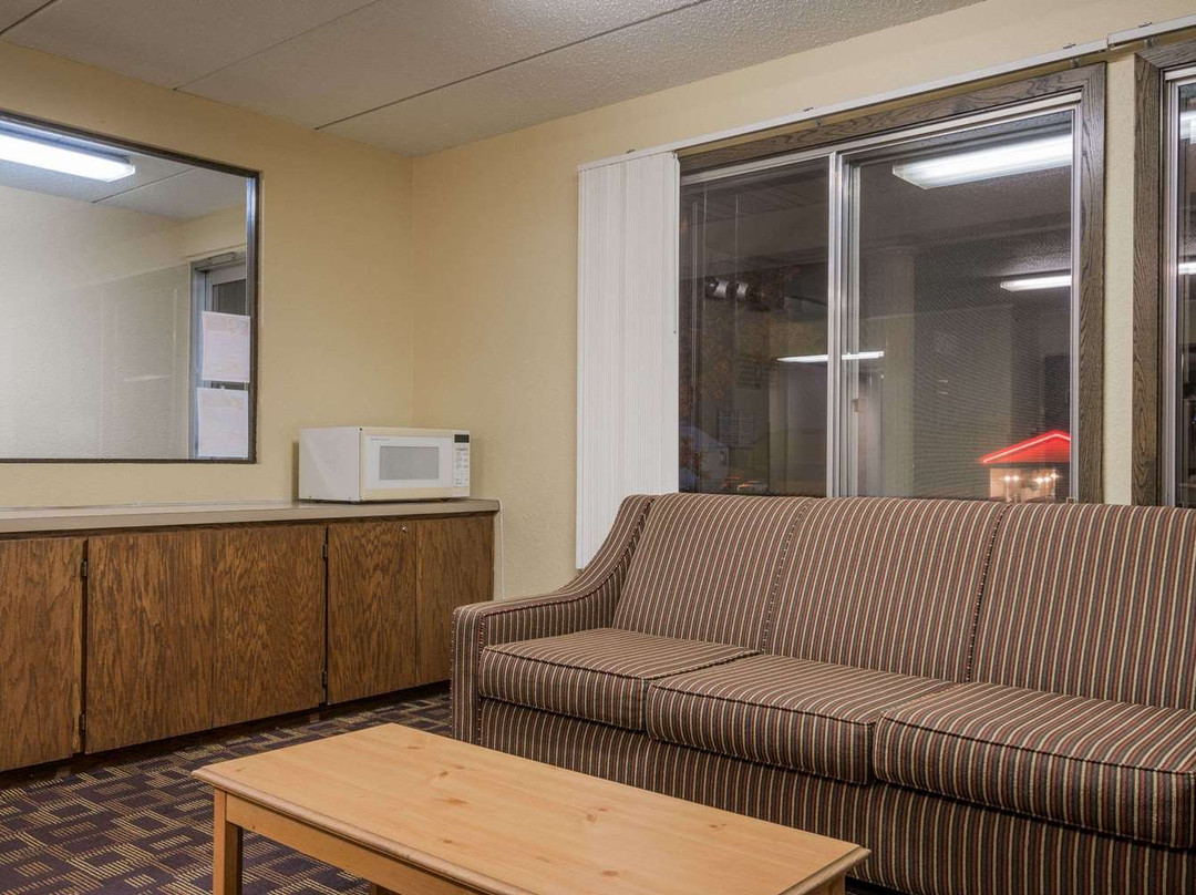 Super 8 by Wyndham Owatonna主图