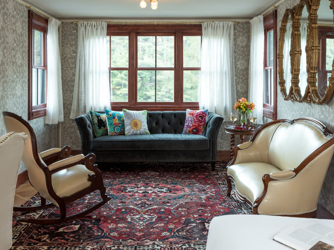 Pine Brook Manor主图