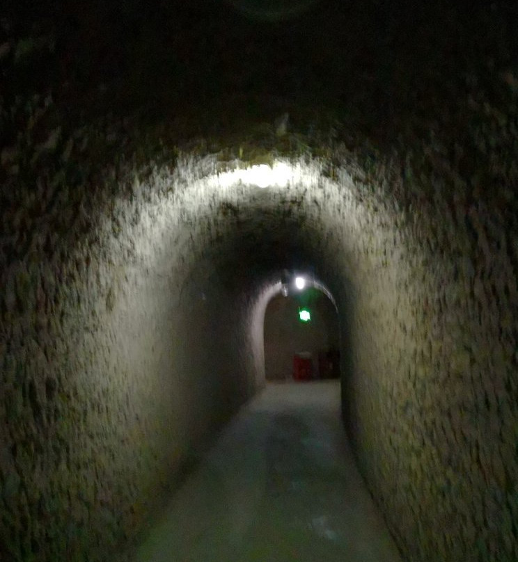 吐鲁番坎儿井地下水里工程景点图片
