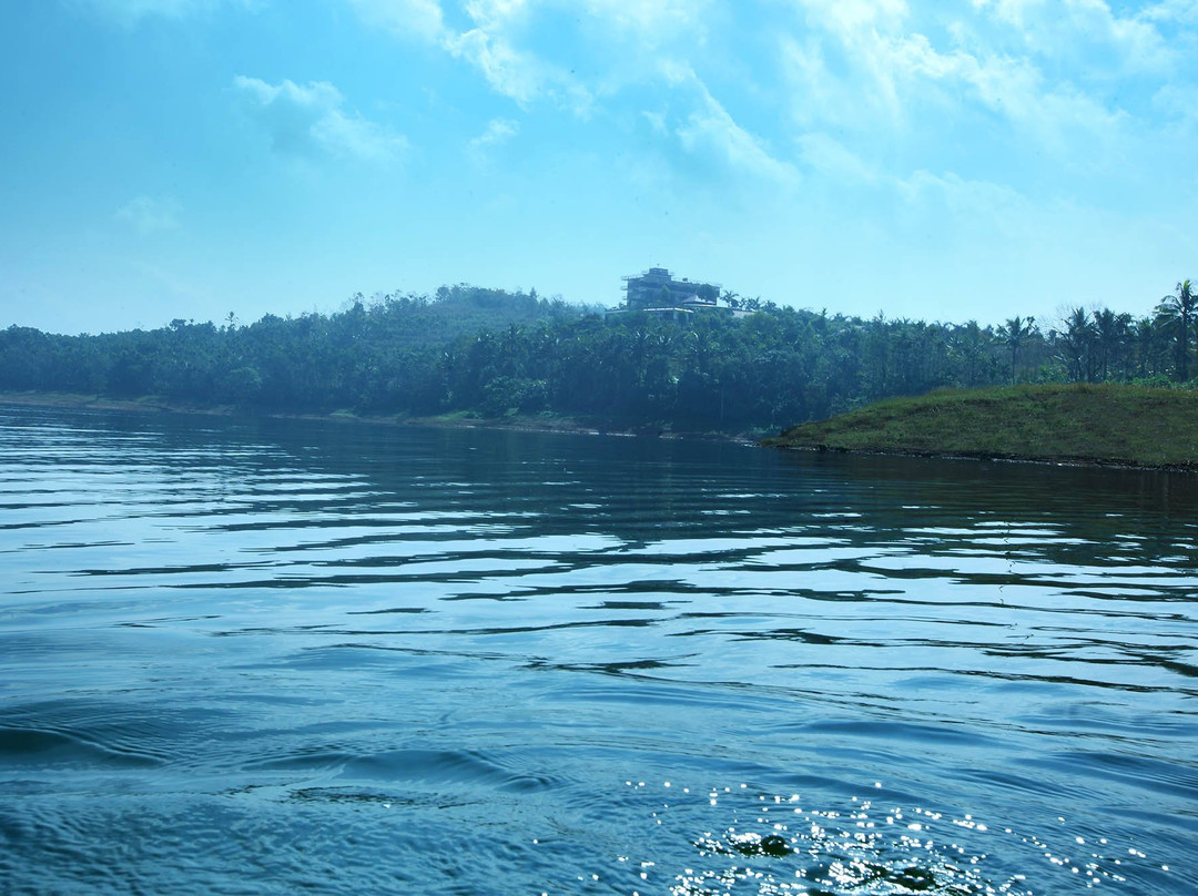 沙罗义度假村主图