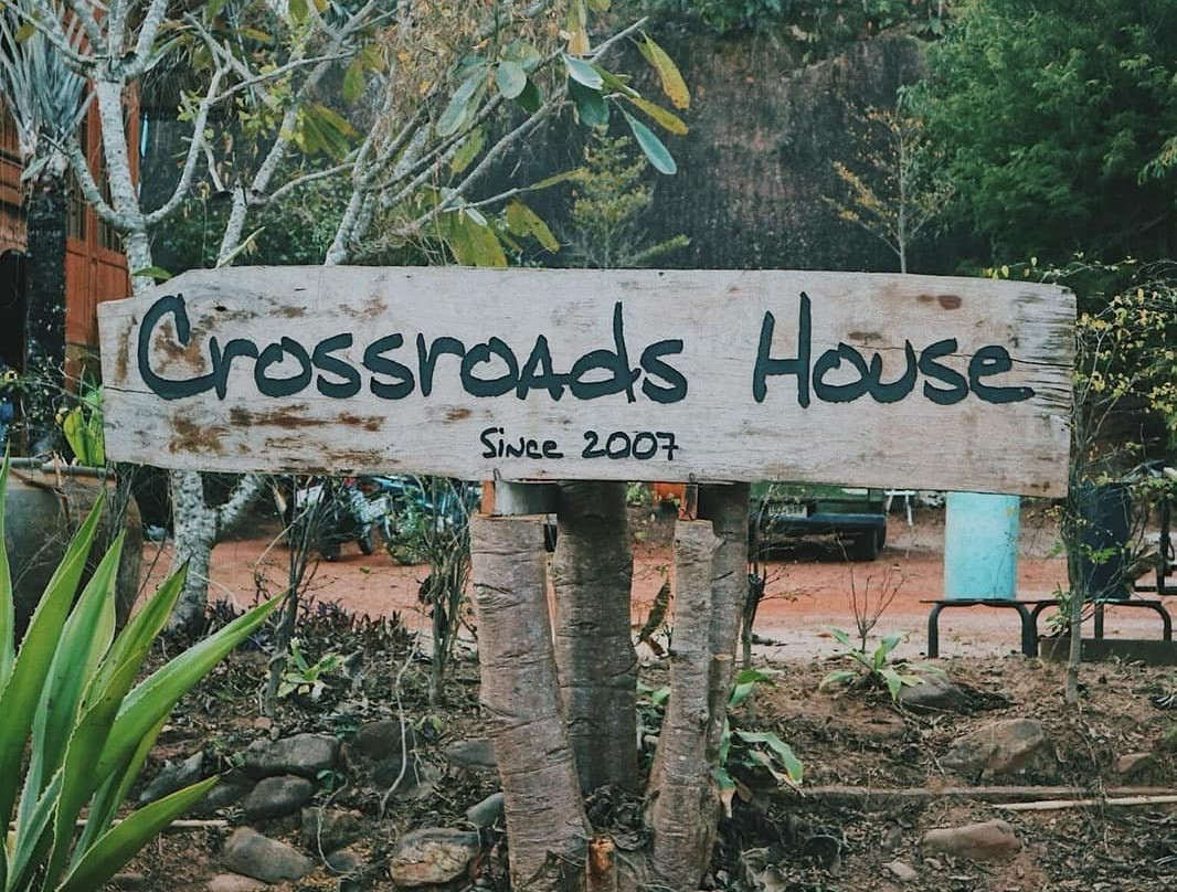 Crossroads House主图