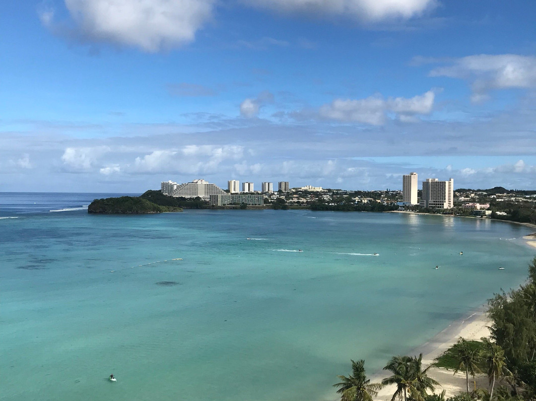 阿鲁彭海滩塔酒店主图