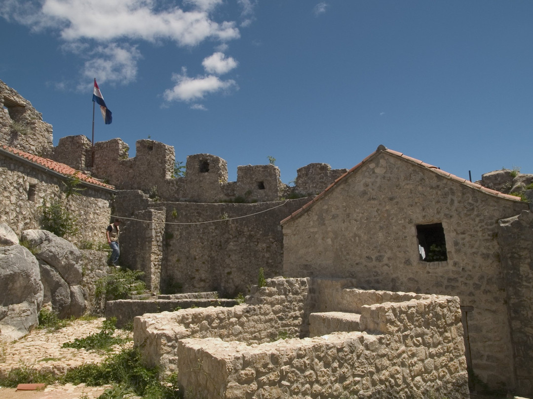 Kapetanovic Fortress景点图片