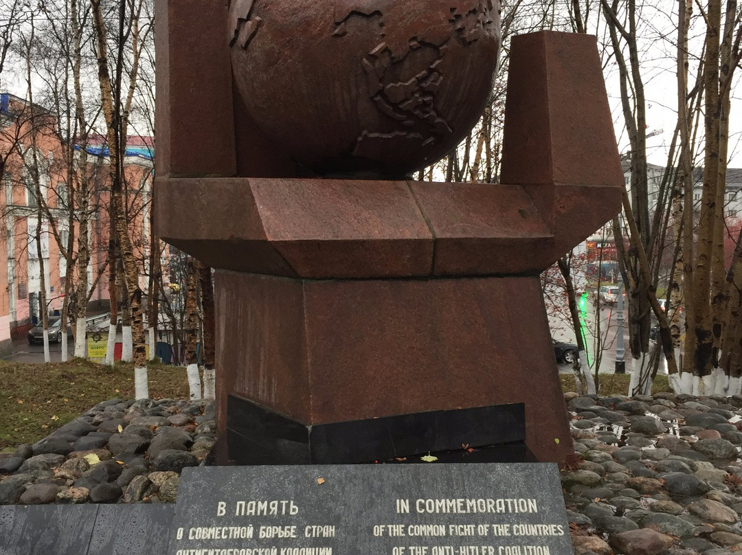 Monument to Anti-Hitler Coalition-摩尔曼斯克必去景点