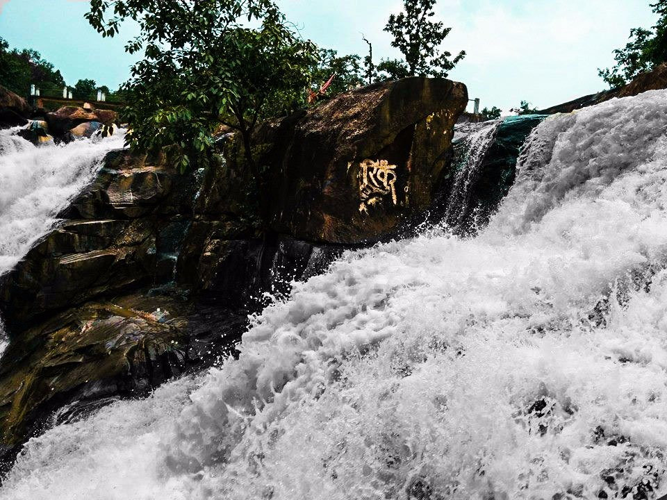 Rani Dah Waterfall景点图片