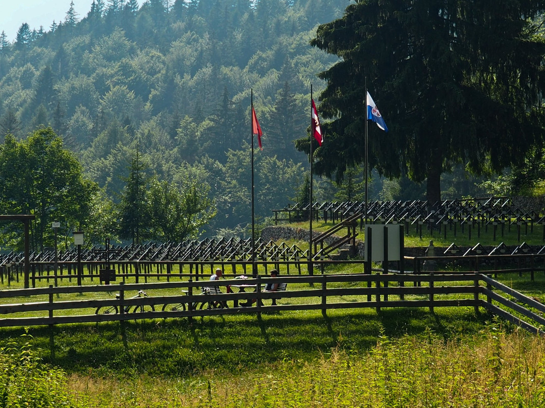 Cimitero Militare di Slaghenaufi景点图片