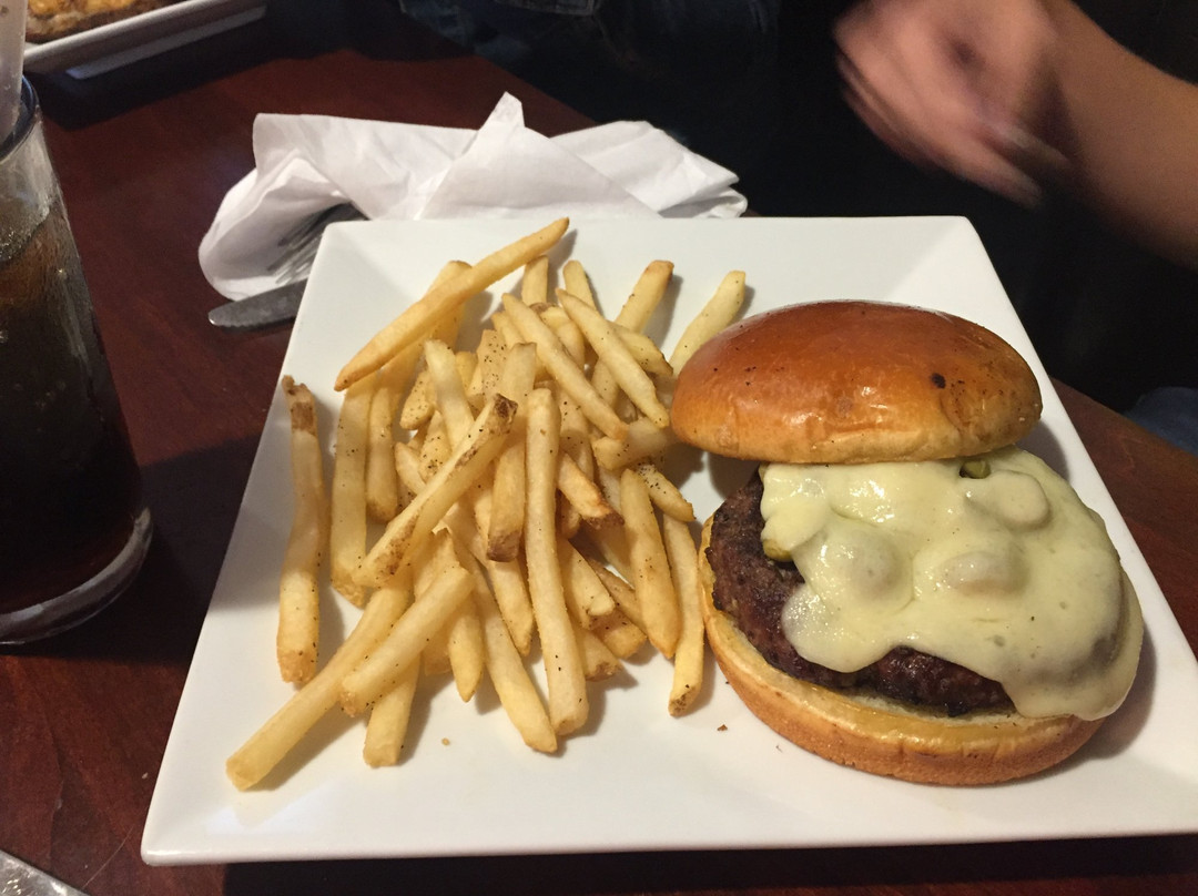 Mentone餐馆和美食-George's Highlander Bar & Grill