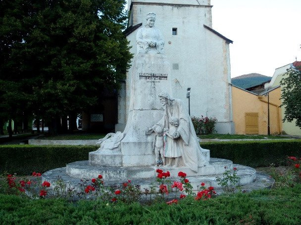 Countess Frantiska Andrasi Monument-Roznava必去景点