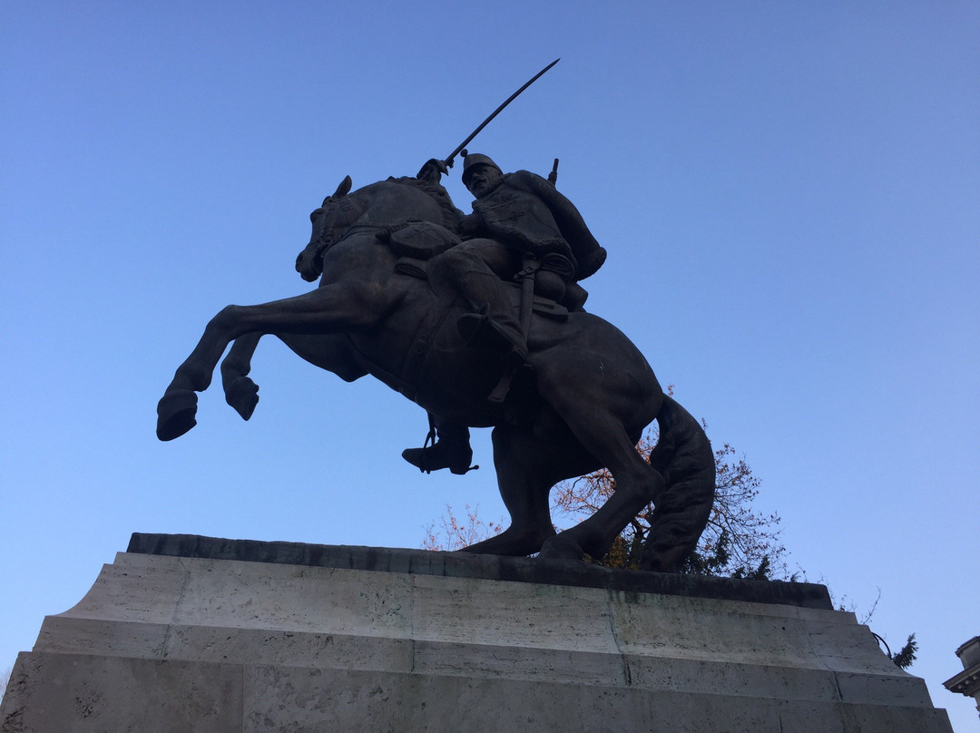 The Statue of Lajos Kossuth-Hodmezovasarhely必去景点