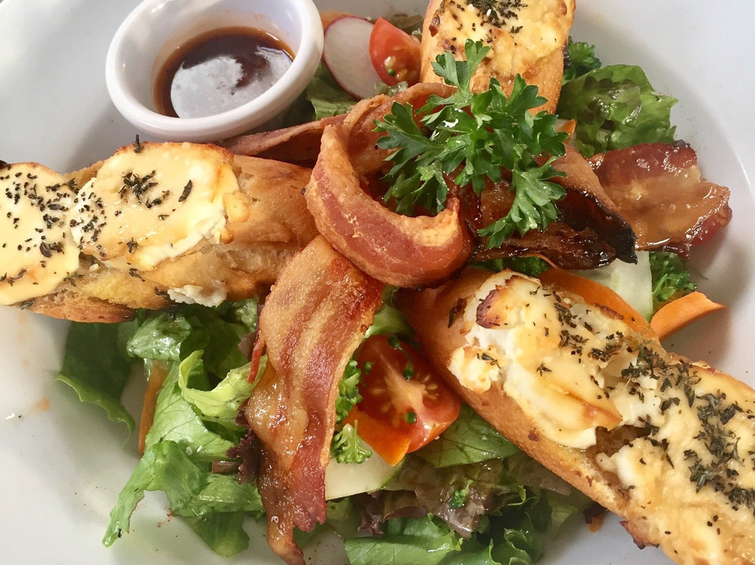 Cutie's Bar & Restaurant