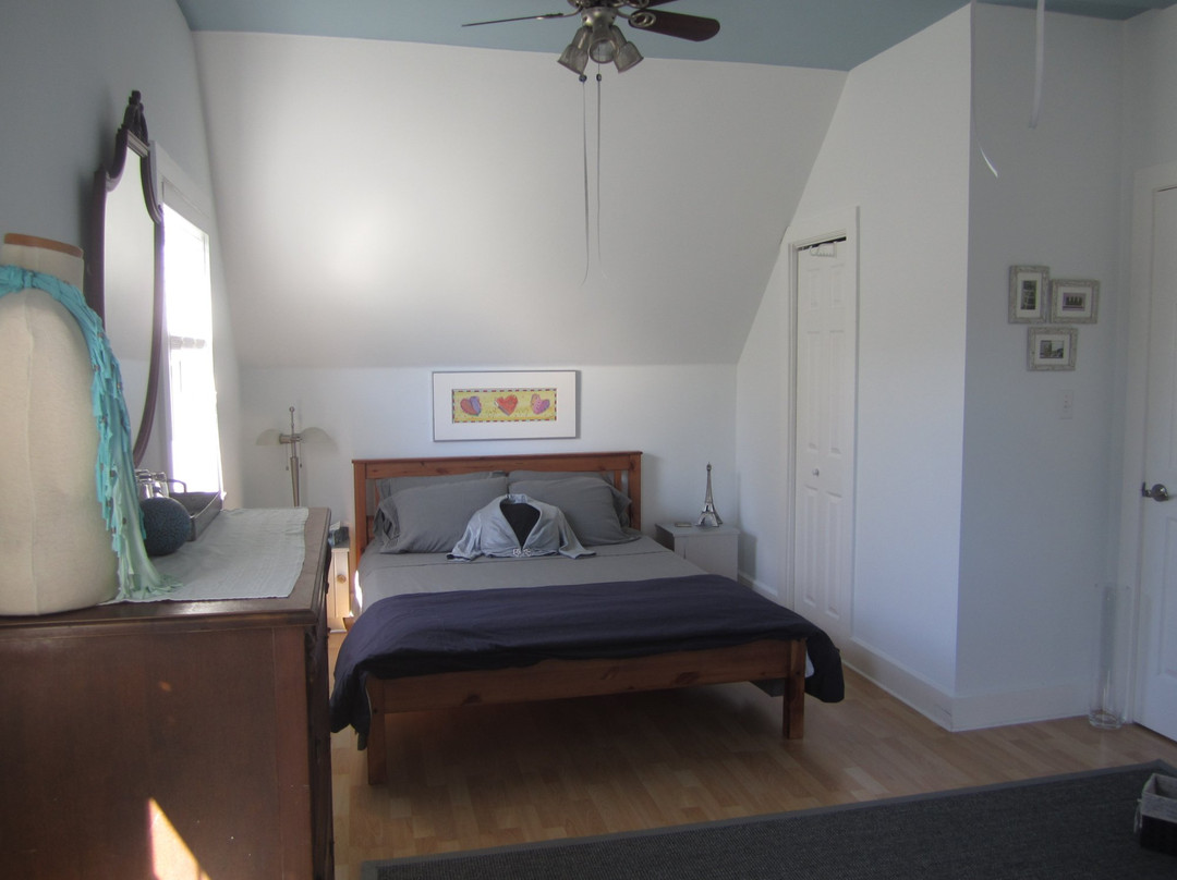 Bee's Knees BnB & Art Studio主图