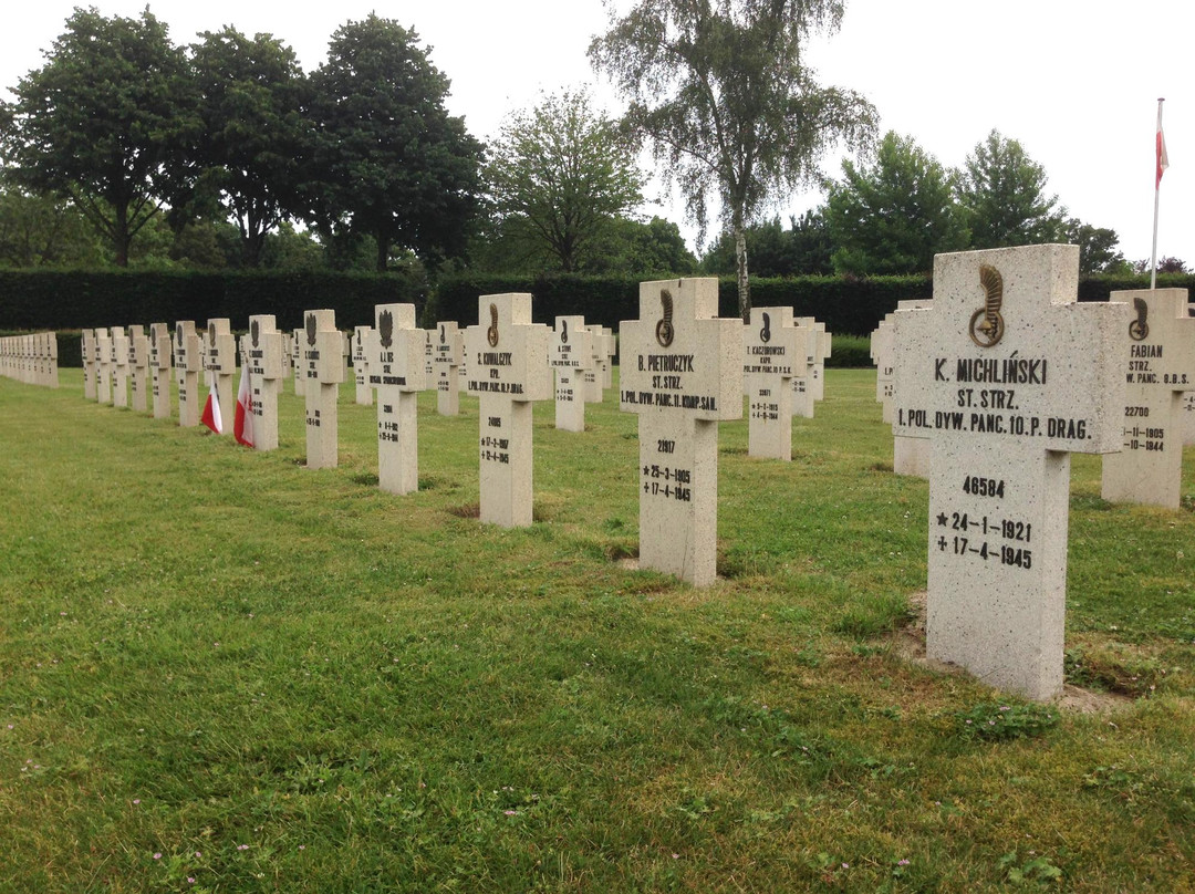Polish War Cemetery景点图片