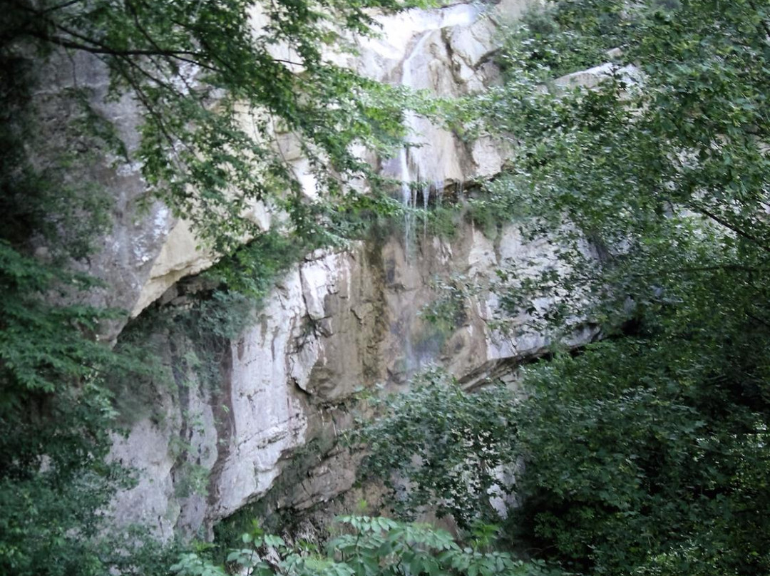 Quadri旅游景点-Cascata Del Torrente Parello