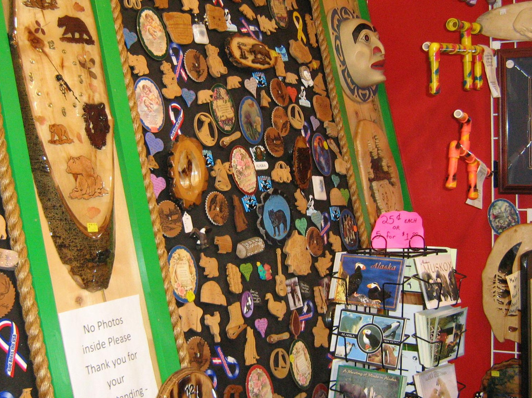 The Screaming Weasel Gift Shop-北极必去景点