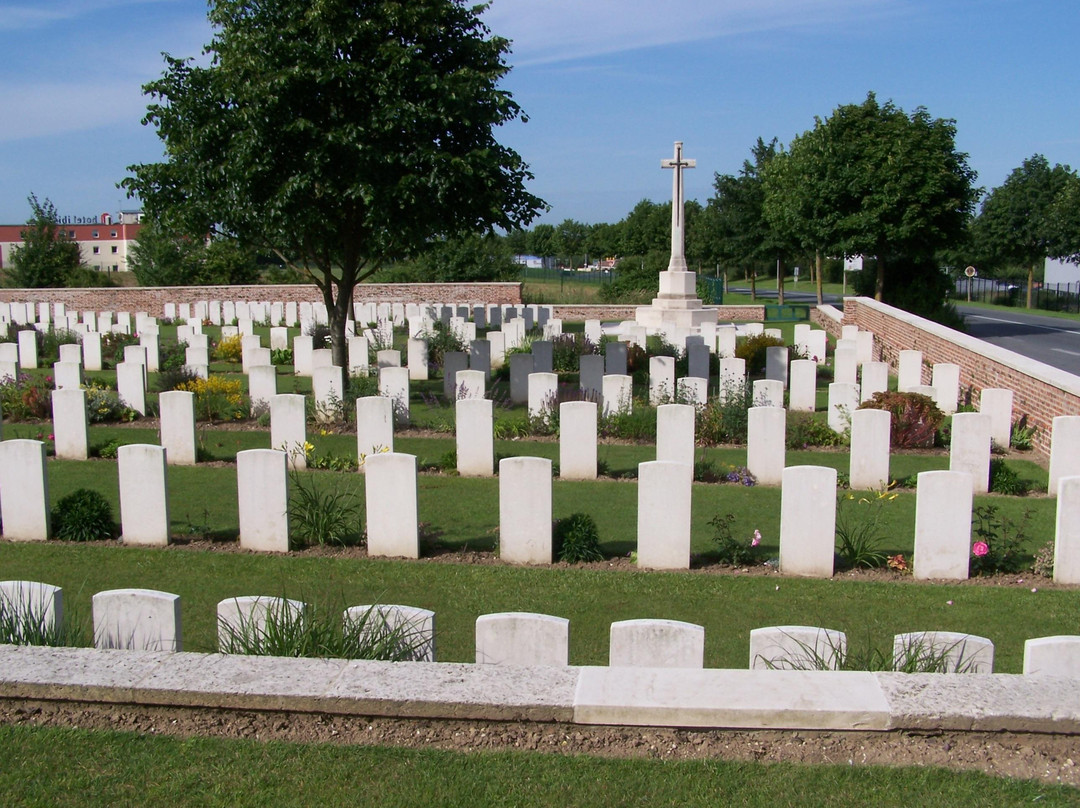 Bapaume Post Military Cemetery景点图片