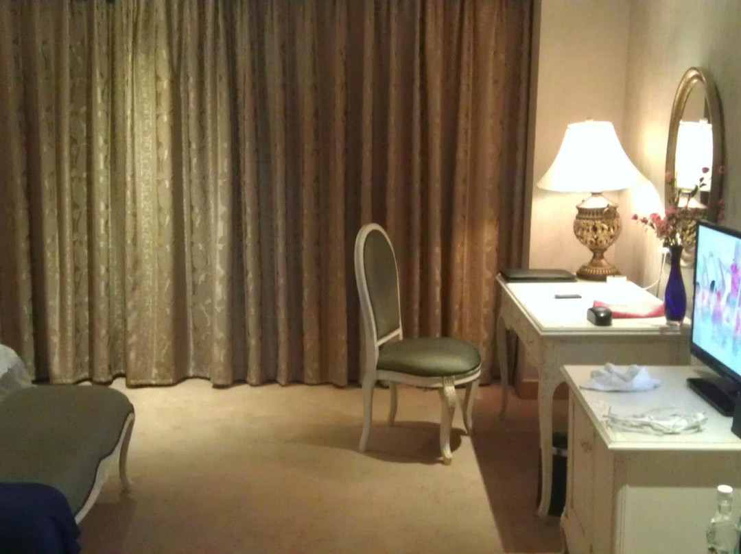 新凯莱花园大酒店主图