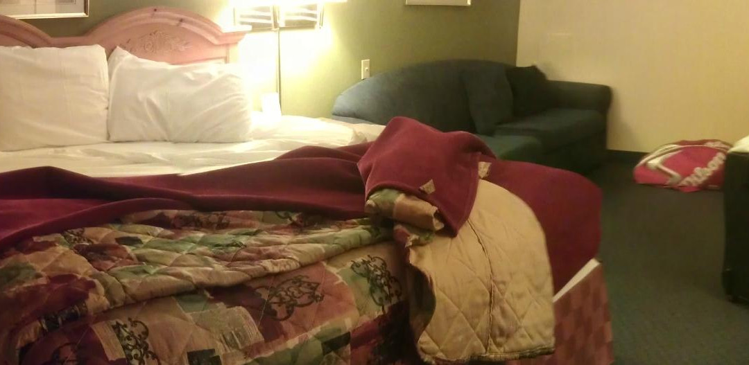 Burnsville Inn & Suites主图