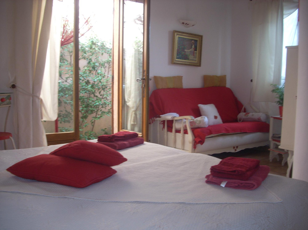 Saint-Roman-de-Malegarde酒店住宿-La Sapinère