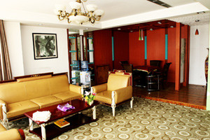 金色柠檬酒店主图