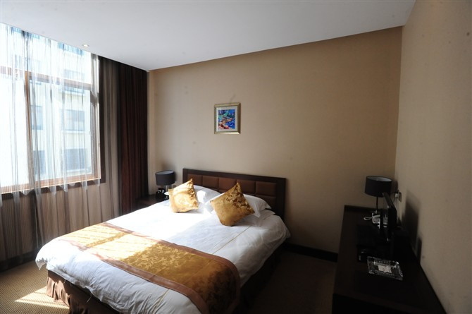 新泰华大酒店主图