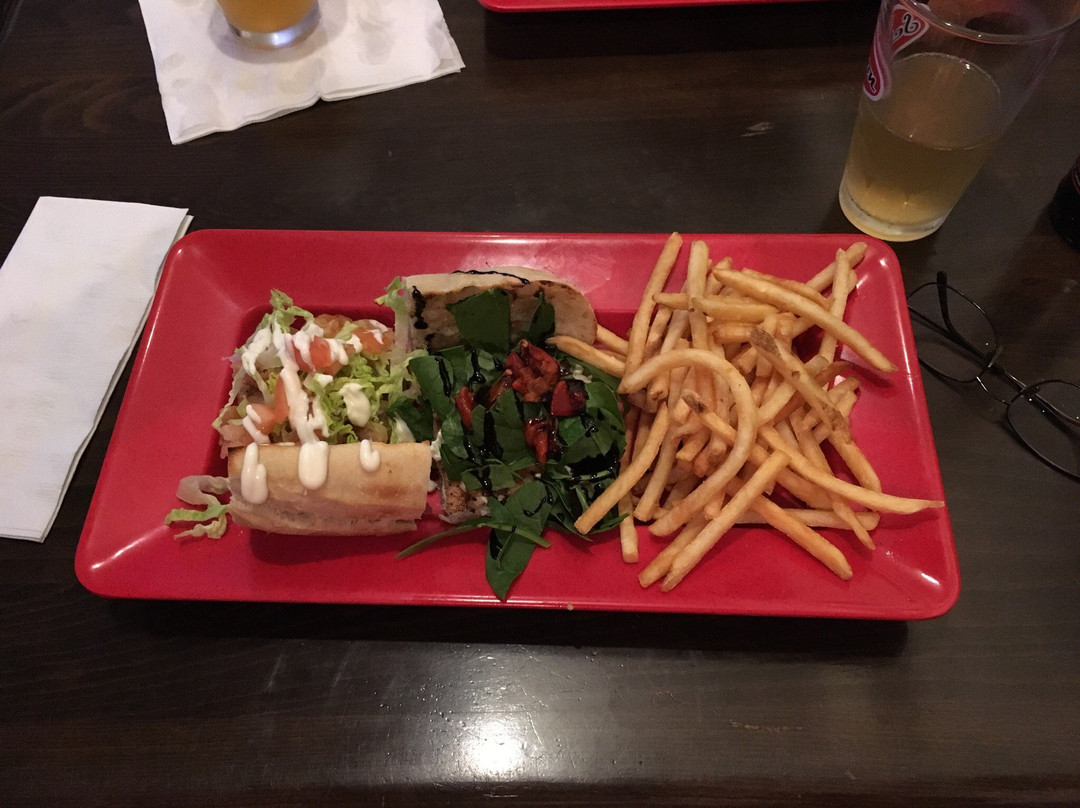 Broken Anchor Bar & Grill主图