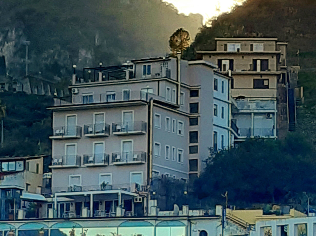 蔚蓝海湾酒店主图