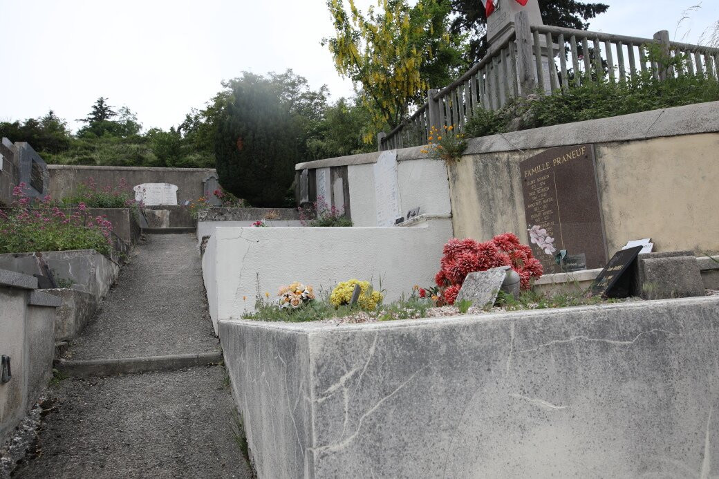 Cimetière communal de Chalençon-Chalencon必去景点