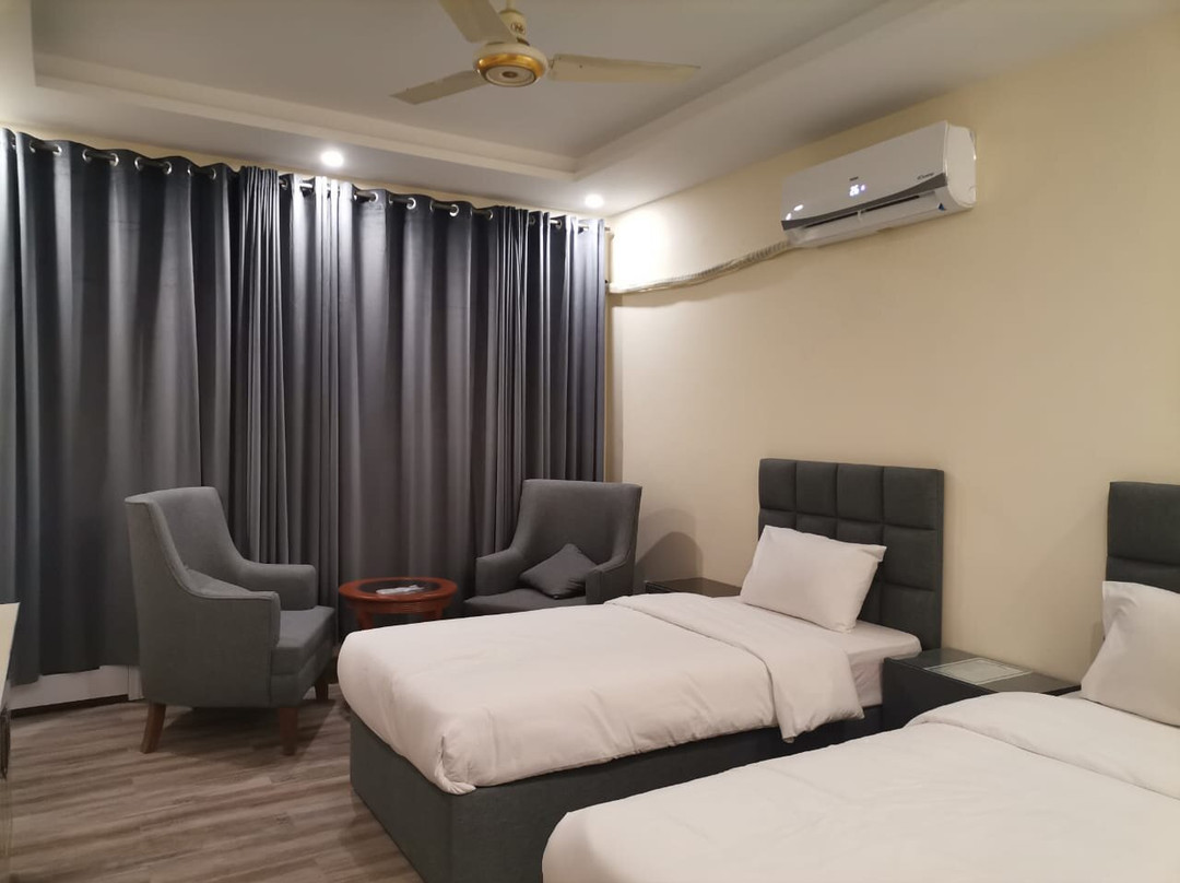 Hilltop Hotel Hunza主图