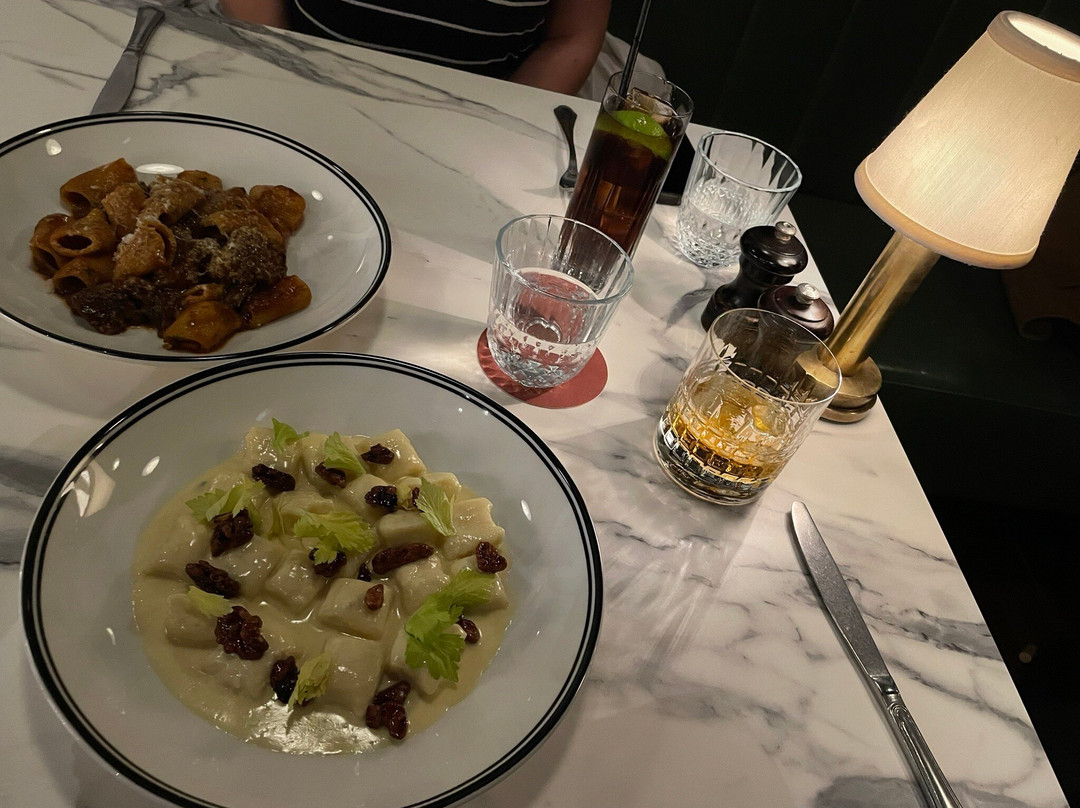 Rothwell's Bar & Grill