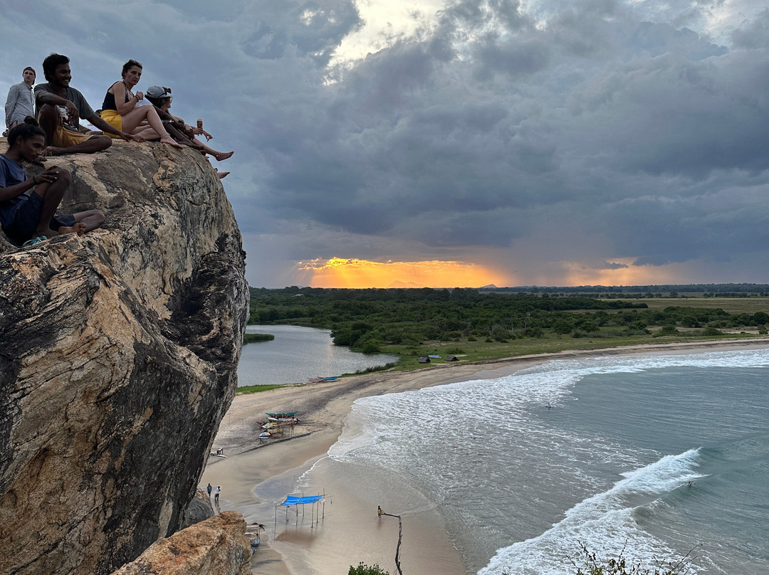 Roni SurfCamp Abay-阿鲁甘湾必去景点
