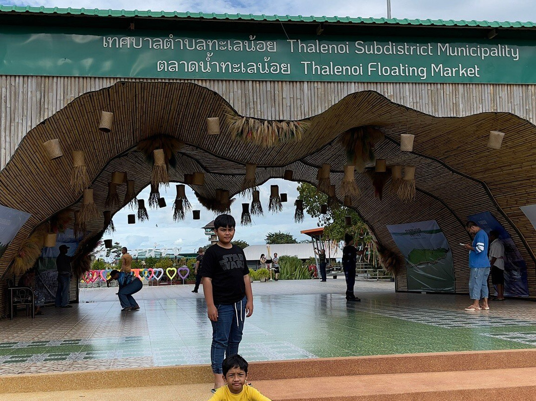 Thale Noi Floating Market景点图片