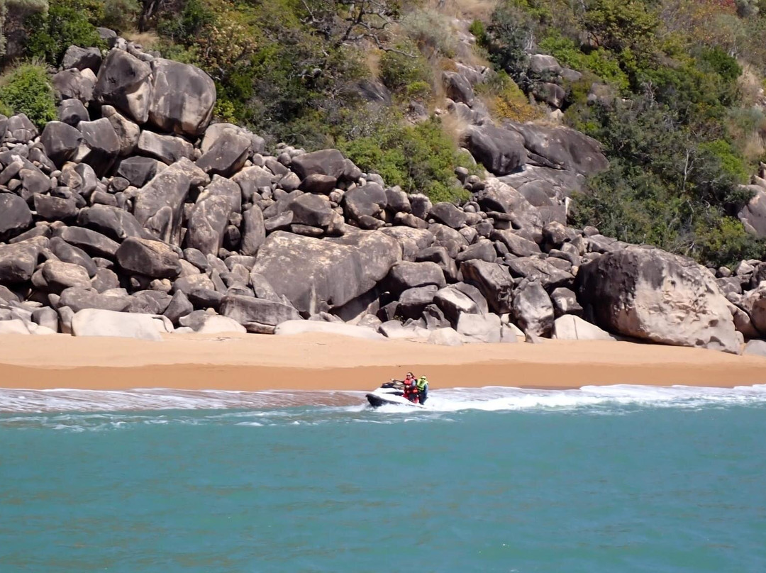 Magnetic Jet Ski Tours-Horseshoe Bay必去景点