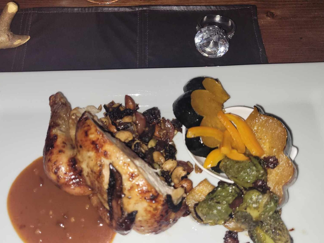 Black River Retreat主图