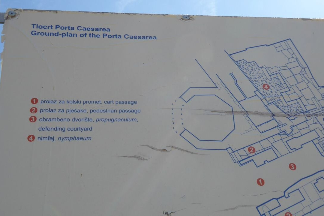 Town Gate - Porta Caesarea景点图片