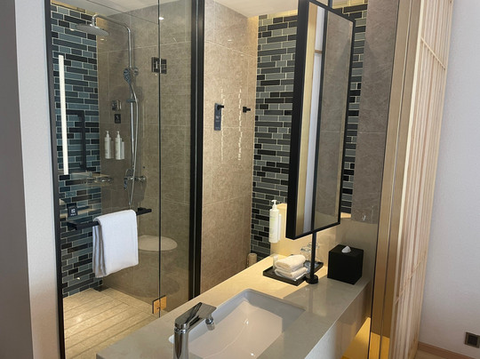 上海浦东中心万枫酒店主图