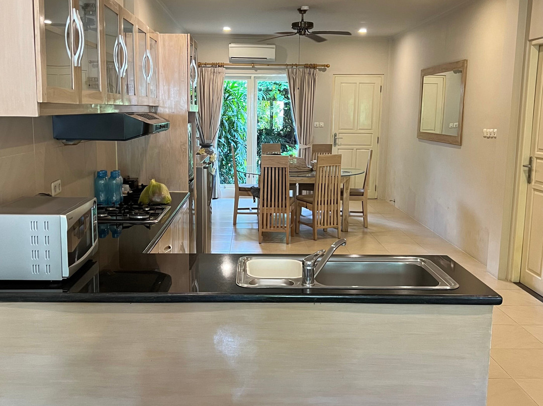 罗维纳酒店主图