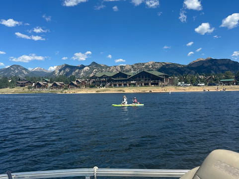 Lake Estes Marina & Tackle Shop-埃斯蒂斯公园必去景点