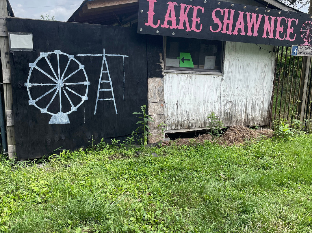 Lake Shawnee Abandoned Amusement Park景点图片